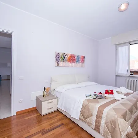 Apartment Borgo Balcone Varenna